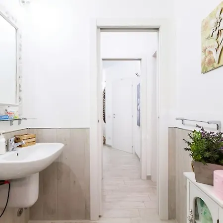 Elegant Triplex Townhouse With Luxe Terrace * 밀라노