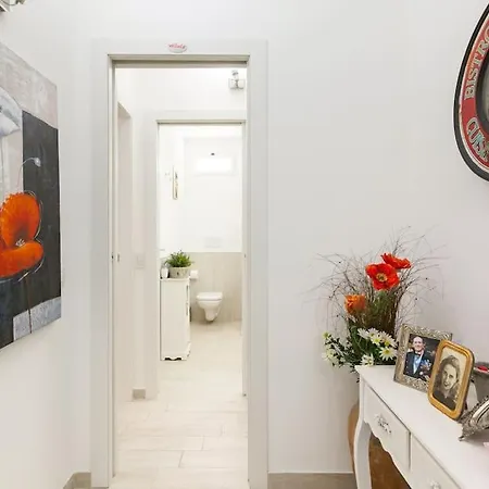 Elegant Triplex Townhouse With Luxe Terrace Milano