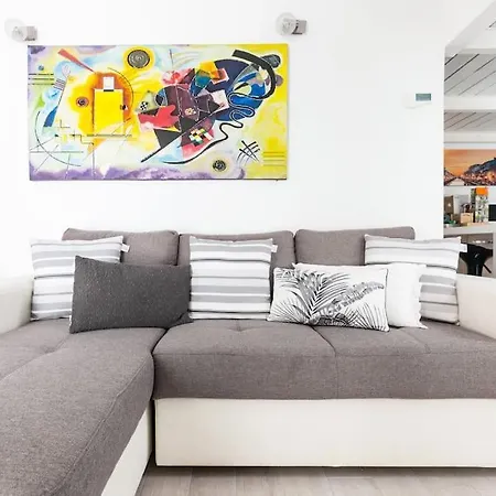 Elegant Triplex Townhouse With Luxe Terrace Lejlighed