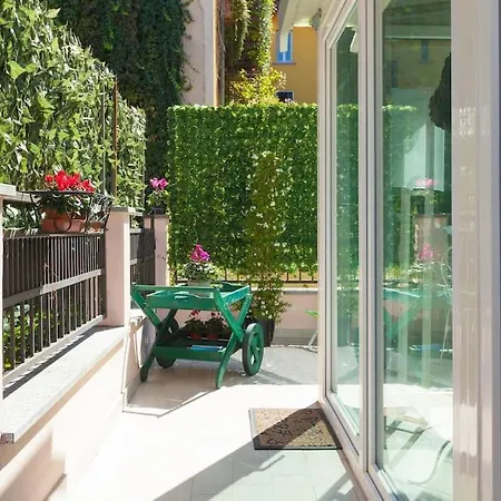Elegant Triplex Townhouse With Luxe Terrace Lejlighed *