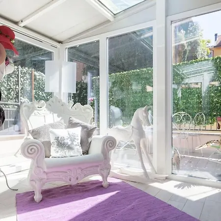 Lejlighed Elegant Triplex Townhouse With Luxe Terrace