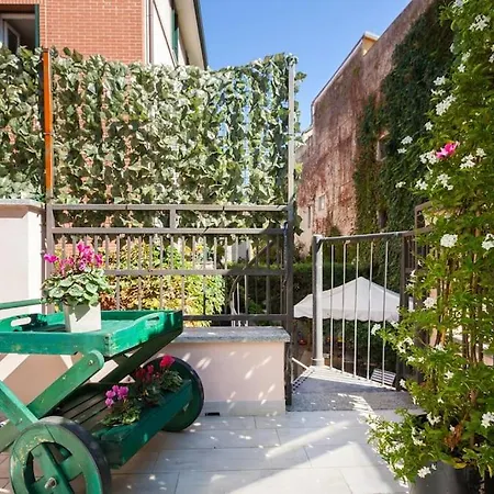 Elegant Triplex Townhouse With Luxe Terrace Milano