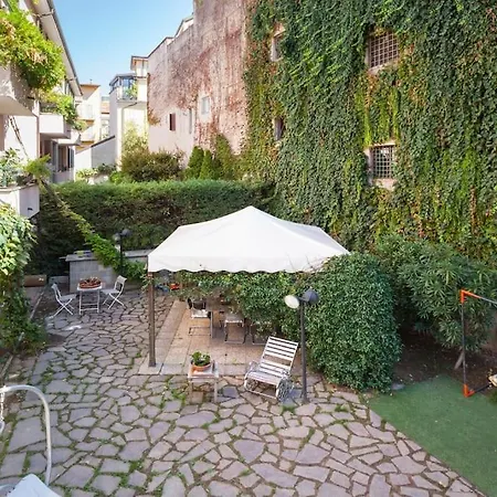 Elegant Triplex Townhouse With Luxe Terrace Milano